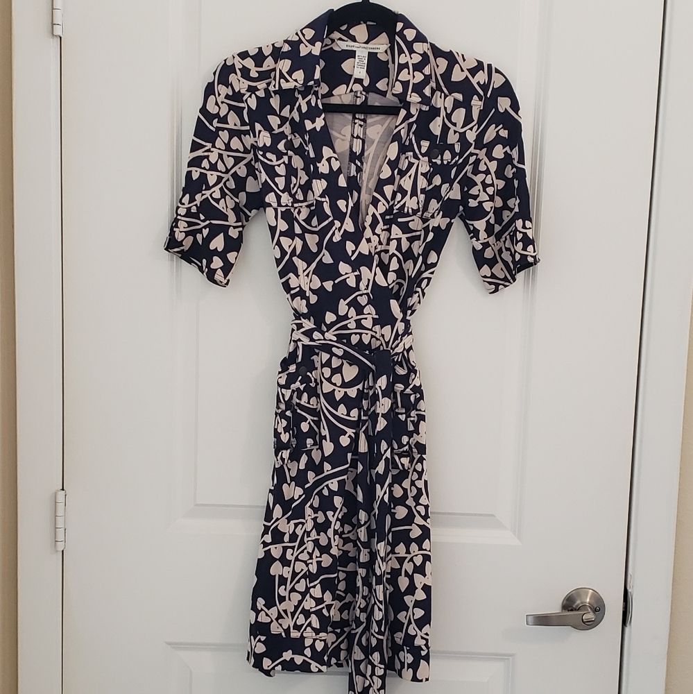 Diane Von Furstenberg Navy and Cream Mini Dress